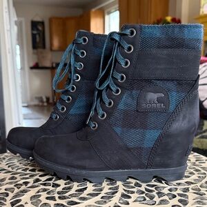 Sorel Women's Black and Navy Flannel/Suede Wedge Heel Lace-Up Boots